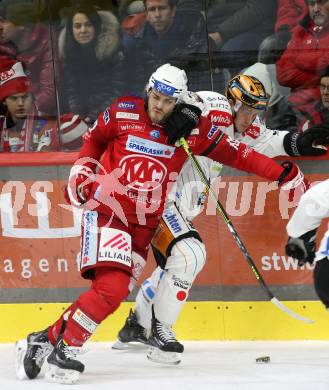 EBEL. Eishockey Bundesliga. EC KAC gegen  Steinbach Black Wings Linz.  Thomas Vallant,  (KAC),  Michael Haga  (Linz). Klagenfurt, am 30.12.2022.
Foto: Kuess
www.qspictures.net
---
pressefotos, pressefotografie, kuess, qs, qspictures, sport, bild, bilder, bilddatenbank