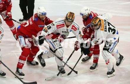 EBEL. Eishockey Bundesliga. EC KAC gegen  Steinbach Black Wings Linz.  Thomas Hundertpfund, Lucas Lessio,  (KAC),  Graham Knott, Andreas Kristler  (Linz). Klagenfurt, am 30.12.2022.
Foto: Kuess
www.qspictures.net
---
pressefotos, pressefotografie, kuess, qs, qspictures, sport, bild, bilder, bilddatenbank