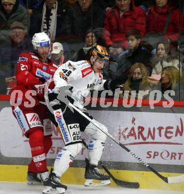 EBEL. Eishockey Bundesliga. EC KAC gegen  Steinbach Black Wings Linz.  Thomas Hundertpfund,  (KAC),  Graham Knott  (Linz). Klagenfurt, am 30.12.2022.
Foto: Kuess
www.qspictures.net
---
pressefotos, pressefotografie, kuess, qs, qspictures, sport, bild, bilder, bilddatenbank