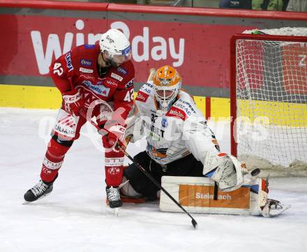 EBEL. Eishockey Bundesliga. EC KAC gegen  Steinbach Black Wings Linz.  Rok Ticar,  (KAC),    Rasmus Tirronen (Linz). Klagenfurt, am 30.12.2022.
Foto: Kuess
www.qspictures.net
---
pressefotos, pressefotografie, kuess, qs, qspictures, sport, bild, bilder, bilddatenbank