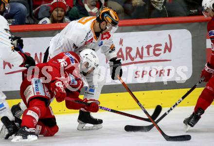 EBEL. Eishockey Bundesliga. EC KAC gegen  Steinbach Black Wings Linz.  Rokk Ticar,  (KAC),    Daine Todd (Linz). Klagenfurt, am 30.12.2022.
Foto: Kuess
www.qspictures.net
---
pressefotos, pressefotografie, kuess, qs, qspictures, sport, bild, bilder, bilddatenbank