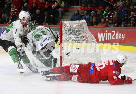 EBEL. Eishockey Bundesliga. EC KAC gegen  HK SZ Olimpija Ljubljana. Matthew Fraser,  (KAC),  Carl Watson Neill, Anthony Morrone   (Ljubljana). Klagenfurt, am 3.1.2023.
Foto: Kuess
www.qspictures.net
---
pressefotos, pressefotografie, kuess, qs, qspictures, sport, bild, bilder, bilddatenbank