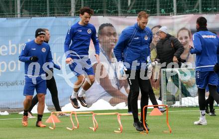 Fussball Bundesliga. Training SK Austria Klagenfurt.    Marco Knaller, Vesel Demaku, . Klagenfurt, am 4.1.2023.
Foto: Kuess


---
pressefotos, pressefotografie, kuess, qs, qspictures, sport, bild, bilder, bilddatenbank