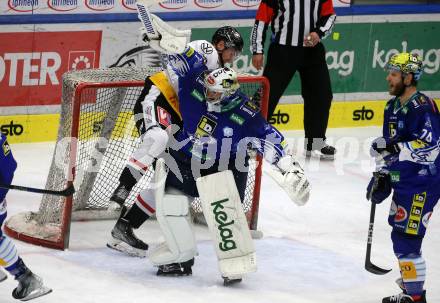 EBEL. Eishockey Bundesliga. EC VSV gegen BEMER Pioneers Vorarlberg.  Jean Philippe Lamoureux,  (VSV),  Guus Van Nes    (Vorarlberg). Villach, am 8.1.2023
Foto: Kuess
www.qspictures.net
---
pressefotos, pressefotografie, kuess, qs, qspictures, sport, bild, bilder, bilddatenbank