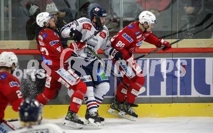 EBEL. Eishockey Bundesliga. EC KAC gegen  Hydro Fehervar AV 19.  Fabian Hochegger, Nikolaus Kraus,   (KAC),   Bence Stipsicz (Fehervar). Klagenfurt, am 17.1.2023.
Foto: Kuess
www.qspictures.net
---
pressefotos, pressefotografie, kuess, qs, qspictures, sport, bild, bilder, bilddatenbank