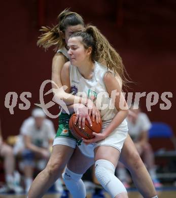 Basketball Damen Superliga. Grunddurchgang 11. Runde. KOS Celovec Damen gegen UBI Graz.  Michelle Struggl (KOS),  Eva Fellner (Graz). Klagenfurt, 21.1.2023.
Foto: Kuess
---
pressefotos, pressefotografie, kuess, qs, qspictures, sport, bild, bilder, bilddatenbank