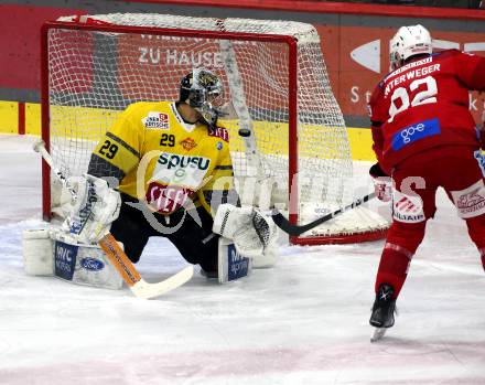 EBEL. Eishockey Bundesliga. EC KAC gegen  spusu Vienna Capitals.  Clemens Unterweger,   (KAC),  Bernhard Starkbaum   (Vienna Capitals). Klagenfurt, am 27.1.2023.
Foto: Kuess
www.qspictures.net
---
pressefotos, pressefotografie, kuess, qs, qspictures, sport, bild, bilder, bilddatenbank