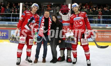 EBEL. Eishockey Bundesliga. EC KAC gegen  spusu Vienna Capitals.  Clemens Unterweger, Spieler des Abends Matt Fraser   (KAC).  Klagenfurt, am 27.1.2023.
Foto: Kuess
www.qspictures.net
---
pressefotos, pressefotografie, kuess, qs, qspictures, sport, bild, bilder, bilddatenbank