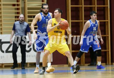 Basketball 2. Liga 2022/2023. Grunddurchgang 14. Runde. Woerthersee Piraten gegen Kufstein Towers. Jan-Arne Apschner   (Piraten),  Jakob Hussain (Kufstein Towers). Klagenfurt, am 28.1.2023.
Foto: Kuess
www.qspictures.net
---
pressefotos, pressefotografie, kuess, qs, qspictures, sport, bild, bilder, bilddatenbank