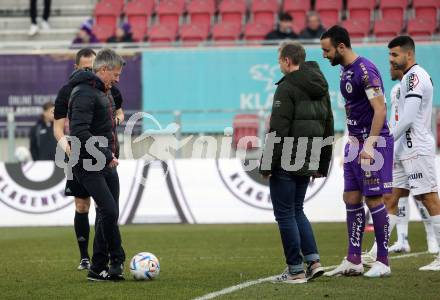 Fussball Bundesliga. SK Austria Klagenfurt gegen RZ Pellets WAC.  Ankick Landessportdirektor Arno Artrhofer, Klaus Mitterdorfer, Markus Pink (Klagenfurt). Klagenfurt, am 18.2.2023.
Foto: Kuess
---
pressefotos, pressefotografie, kuess, qs, qspictures, sport, bild, bilder, bilddatenbank