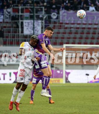 Fussball Bundesliga. SK Austria Klagenfurt gegen RZ Pellets WAC.  Andrew Irving, (Klagenfurt),  Kevin Vangu Phambu Bukusu   (WAC). Klagenfurt, am 18.2.2023.
Foto: Kuess
---
pressefotos, pressefotografie, kuess, qs, qspictures, sport, bild, bilder, bilddatenbank