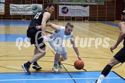 Basketball 2. Liga 2022/2023. Grunddurchgang 18. Runde.  KOS Celovec gegen Woerthersee Piraten. Tim Huber (KOS),  Jan-Arne Apschner (Piraten). Klagenfurt, am 25.2.2023.
Foto: Kuess
www.qspictures.net
---
pressefotos, pressefotografie, kuess, qs, qspictures, sport, bild, bilder, bilddatenbank