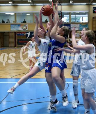 Basketball Damen Superliga. Grunddurchgang 14. Runde. KOS Celovec Damen gegen DBB LZ OOE.  Alina Seher, (KOS), Lejla Pleho, Lara Mendl (OOE). Klagenfurt, 25.2.2023.
Foto: Kuess
---
pressefotos, pressefotografie, kuess, qs, qspictures, sport, bild, bilder, bilddatenbank