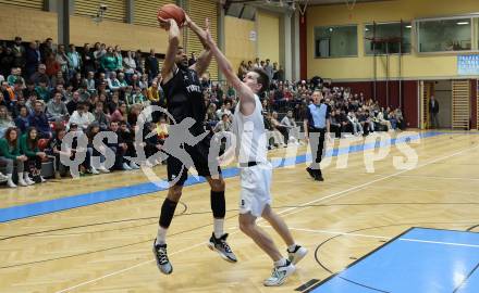 Basketball 2. Liga 2022/2023. Grunddurchgang 18. Runde.  KOS Celovec gegen Woerthersee Piraten. Andi Smrtnik (KOS),  Shawn L. Ray (Piraten). Klagenfurt, am 25.2.2023.
Foto: Kuess
www.qspictures.net
---
pressefotos, pressefotografie, kuess, qs, qspictures, sport, bild, bilder, bilddatenbank