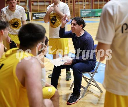 Basketball 2. Liga 2022/2023. Grunddurchgang 19. Runde. Woerthersee Piraten gegen Dornbirn Lions. Trainer Andreas Kuttnig   (Piraten). Klagenfurt, am 3.4.2023.
Foto: Kuess
www.qspictures.net
---
pressefotos, pressefotografie, kuess, qs, qspictures, sport, bild, bilder, bilddatenbank