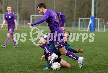 Fussball. Kaerntner Liga. Kraig gegen Austria Klagenfurt Amateure.   Paul Felsberger (Kraig),   Matthew Richard Wordsworth Durrans (Klagenfurt). Treibach, 25.3.2023
Foto: Kuess


---
pressefotos, pressefotografie, kuess, qs, qspictures, sport, bild, bilder, bilddatenbank