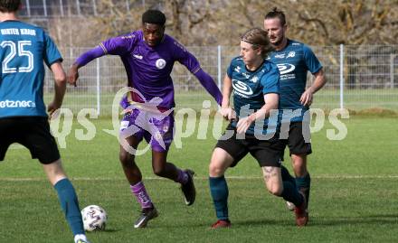 Fussball. Kaerntner Liga. Kraig gegen Austria Klagenfurt Amateure.  Lukas Paul Hoefferer  (Kraig),  Mersei Dieu Nsandi  (Klagenfurt). Treibach, 25.3.2023
Foto: Kuess


---
pressefotos, pressefotografie, kuess, qs, qspictures, sport, bild, bilder, bilddatenbank