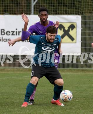 Fussball. Kaerntner Liga. Kraig gegen Austria Klagenfurt Amateure.  Leonard Ibrahimi  (Kraig),  Mersei Dieu Nsandi  (Klagenfurt). Treibach, 25.3.2023
Foto: Kuess


---
pressefotos, pressefotografie, kuess, qs, qspictures, sport, bild, bilder, bilddatenbank