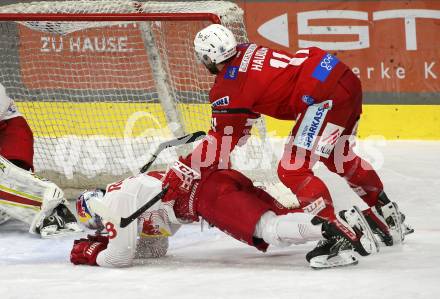 EBEL. Eishockey Bundesliga. EC KAC gegen Salzburg.  Lukas Haudum,   (KAC), Lucas Thaler    (Salzburg). Klagenfurt, am 31.3.2023.
Foto: Kuess
www.qspictures.net
---
pressefotos, pressefotografie, kuess, qs, qspictures, sport, bild, bilder, bilddatenbank