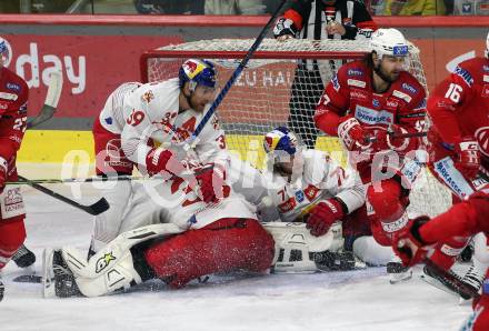 EBEL. Eishockey Bundesliga. EC KAC gegen Salzburg.   Marcel Witting,  (KAC),   Atte Tolvanen, Chay Genoway, Nicolai Meyer  (Salzburg). Klagenfurt, am 31.3.2023.
Foto: Kuess
www.qspictures.net
---
pressefotos, pressefotografie, kuess, qs, qspictures, sport, bild, bilder, bilddatenbank