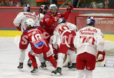 EBEL. Eishockey Bundesliga. EC KAC gegen Salzburg.  Torjubel Samuel Witting, Nikolaus Kraus   (KAC).  Klagenfurt, am 31.3.2023.
Foto: Kuess
www.qspictures.net
---
pressefotos, pressefotografie, kuess, qs, qspictures, sport, bild, bilder, bilddatenbank