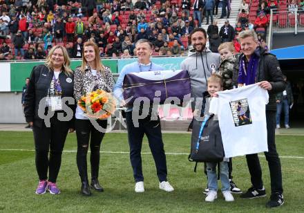 Fussball Bundesliga. SK Austria Klagenfurt gegen Salzburg. Verabschiedung Markus Pink. Matthias Imhof, Markus Pink, Arno Arthofer  (Klagenfurt). Klagenfurt, am 2.4.2023.
Foto: Kuess
---
pressefotos, pressefotografie, kuess, qs, qspictures, sport, bild, bilder, bilddatenbank