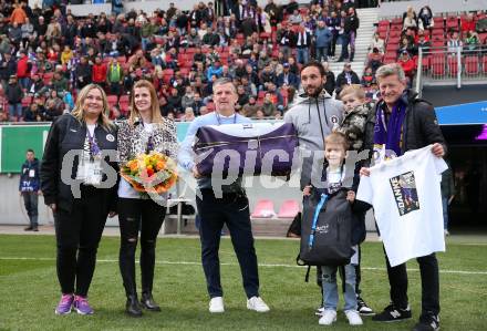 Fussball Bundesliga. SK Austria Klagenfurt gegen Salzburg.  Verabschiedung Markus Pink. Matthias Imhof, Markus Pink, Arno Arthofer (Klagenfurt). Klagenfurt, am 2.4.2023.
Foto: Kuess
---
pressefotos, pressefotografie, kuess, qs, qspictures, sport, bild, bilder, bilddatenbank