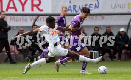 Fussball Bundesliga. SK Austria Klagenfurt gegen Salzburg.  Vesel Demaku,  (Klagenfurt),     Lucas Gourna-Douath (Salzburg).  Klagenfurt, am 2.4.2023.
Foto: Kuess
---
pressefotos, pressefotografie, kuess, qs, qspictures, sport, bild, bilder, bilddatenbank