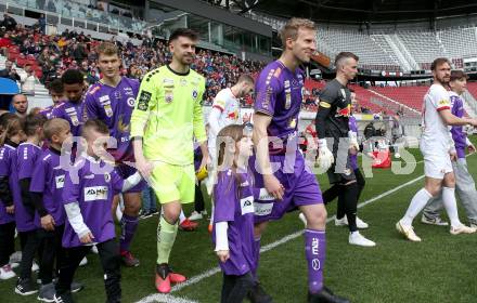 Fussball Bundesliga. SK Austria Klagenfurt gegen Salzburg.  Christopher CVetko, Phillip Menzel (Klagenfurt). Klagenfurt, am 2.4.2023.
Foto: Kuess
---
pressefotos, pressefotografie, kuess, qs, qspictures, sport, bild, bilder, bilddatenbank