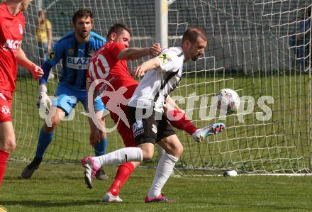 Fussball. Kaerntner Liga. Bleiburg gegen ATSV Wolfsberg.  Spielertrainer Patrick Paul Oswaldi  (Bleiburg), Patrick Pfennich    (Wolfsberg). Bleiburg 22.4.2023.
Foto: Kuess


---
pressefotos, pressefotografie, kuess, qs, qspictures, sport, bild, bilder, bilddatenbank