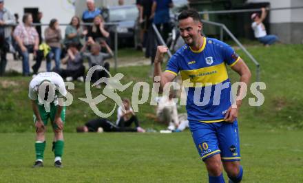 Fussball. 1. Klasse D. DSG Ferlach gegen Tainach.  Torjubel Admir Hadzisulejmanovic  (Ferlach). Ferlach 29.4.2023.
Foto: Kuess


---
pressefotos, pressefotografie, kuess, qs, qspictures, sport, bild, bilder, bilddatenbank