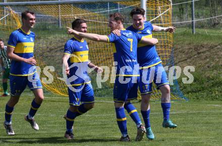 Fussball. 1. Klasse D. DSG Ferlach gegen Tainach. Torjubel Thomas Schmautz, Michael Krainer, Marco Goessmann   (Ferlach). Ferlach 29.4.2023.
Foto: Kuess


---
pressefotos, pressefotografie, kuess, qs, qspictures, sport, bild, bilder, bilddatenbank