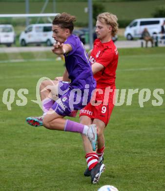 Fussball Kaerntner Liga. SK Austria KLagenfurt Amateure gegen ATSV Wolfsberg.   Sebastian Pschernig (Austria Klagenfurt),  Martin Hochegger  (Wolfsberg). Brueckl, am 9.6.2023.
Foto: Kuess



---
pressefotos, pressefotografie, kuess, qs, qspictures, sport, bild, bilder, bilddatenbank