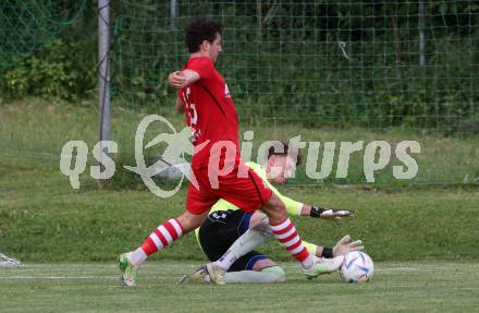 Fussball Kaerntner Liga. SK Austria KLagenfurt Amateure gegen ATSV Wolfsberg. David Puntigam  (Austria Klagenfurt),  Bastian Rupp  (Wolfsberg). Brueckl, am 9.6.2023.
Foto: Kuess



---
pressefotos, pressefotografie, kuess, qs, qspictures, sport, bild, bilder, bilddatenbank