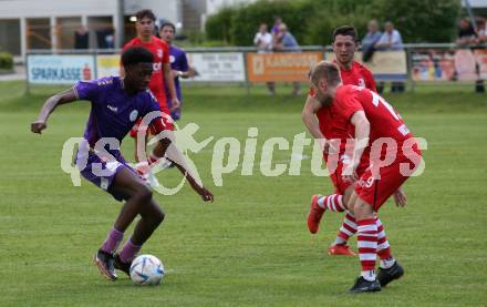 Fussball Kaerntner Liga. SK Austria KLagenfurt Amateure gegen ATSV Wolfsberg. Mersei Dieu Nsandi   (Austria Klagenfurt),  Hubert Kothmaier  (Wolfsberg). Brueckl, am 9.6.2023.
Foto: Kuess



---
pressefotos, pressefotografie, kuess, qs, qspictures, sport, bild, bilder, bilddatenbank