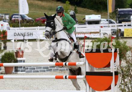 Reiten. Oesterreichische Staatsmeisterschaft. Dieter Koefler auf Upgrade.. St. Margarethen im Lavanttal. Reiterhof Stueckler, am 24.6.2023.
Foto: Kuess
---
pressefotos, pressefotografie, kuess, qs, qspictures, sport, bild, bilder, bilddatenbank