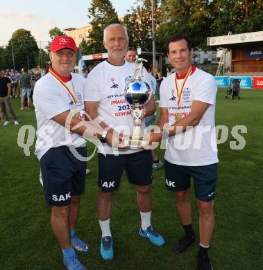 Fussball KFV Cup. SAK gegen Dellach/Gail. Johann Smrecnik, Trainer Peter Hrstic, Simon Sadnek  (SAK). Klagenfurt, am 17.6.2023.
Foto: Kuess



---
pressefotos, pressefotografie, kuess, qs, qspictures, sport, bild, bilder, bilddatenbank