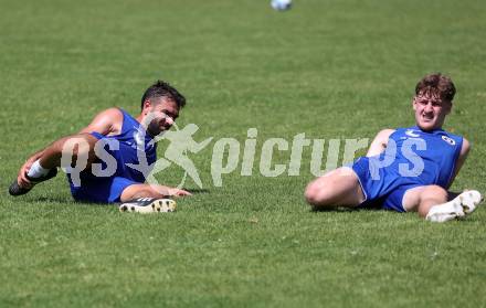 Fussball Bundesliga. Training SK Austria Klagenfurt.   Kosmas Gkezos, Moritz Berg. Viktring, am 26.4.2023.
Foto: Kuess



---
pressefotos, pressefotografie, kuess, qs, qspictures, sport, bild, bilder, bilddatenbank