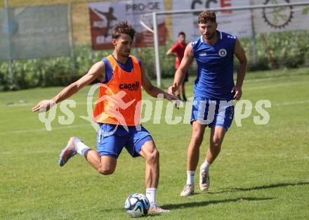 Fussball Bundesliga. Training SK Austria Klagenfurt.   Thorsten Mahrer, Patrick Hasenhuettl. Viktring, am 26.4.2023.
Foto: Kuess



---
pressefotos, pressefotografie, kuess, qs, qspictures, sport, bild, bilder, bilddatenbank