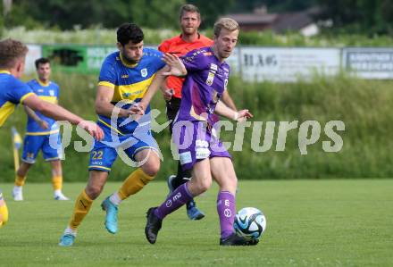 Fussball Bundesliga Testspiel. DSG/ATUS Ferlach gegen SK Austria Klagenfurt.  Stephan Buergler, (Ferlach),  Christopher Cvetko   (Austria KLagenfurt). Ferlach, am 30.6.2023.
Foto: Kuess



---
pressefotos, pressefotografie, kuess, qs, qspictures, sport, bild, bilder, bilddatenbank