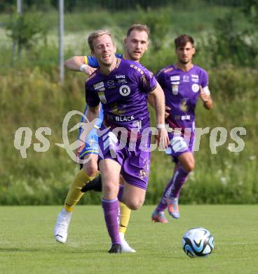 Fussball Bundesliga Testspiel. DSG/ATUS Ferlach gegen SK Austria Klagenfurt.  Markus Krainer, (Ferlach),  Christopher CVetko   (Austria KLagenfurt). Ferlach, am 30.6.2023.
Foto: Kuess



---
pressefotos, pressefotografie, kuess, qs, qspictures, sport, bild, bilder, bilddatenbank