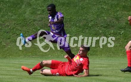 Fussball Bundesliga. Testspiel. Sk Austria KLagenfurt gegen Liefering. Solomon Bonnah, (Austria),  Rocco Zikovic  (Liefering). Gmuend, am 7.7. 2023.
Foto: Kuess



---
pressefotos, pressefotografie, kuess, qs, qspictures, sport, bild, bilder, bilddatenbank