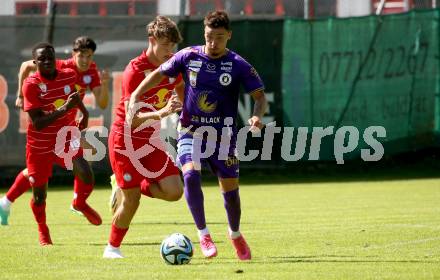 Fussball Bundesliga. Testspiel. Sk Austria KLagenfurt gegen Liefering. Sinan Karweina (Austria). Gmuend, am 7.7. 2023.
Foto: Kuess



---
pressefotos, pressefotografie, kuess, qs, qspictures, sport, bild, bilder, bilddatenbank