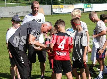 Fussball Bundesliga. Testspiel. Sk Austria KLagenfurt gegen Liefering. Trainer Peter Pacult, Fans (Austria). Gmuend, am 7.7. 2023.
Foto: Kuess



---
pressefotos, pressefotografie, kuess, qs, qspictures, sport, bild, bilder, bilddatenbank