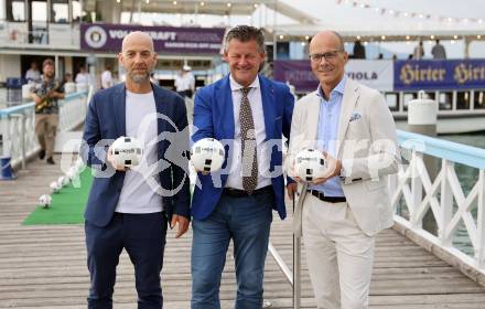 Fussball Bundesliga. Kick off, SK Austria KLagenfurt.  Guenther Gorenzel, Buergermeister Christian Scheider, Herbert Matschek . KLagenfurt, am 18.7.2023.
Foto: Kuess



---
pressefotos, pressefotografie, kuess, qs, qspictures, sport, bild, bilder, bilddatenbank