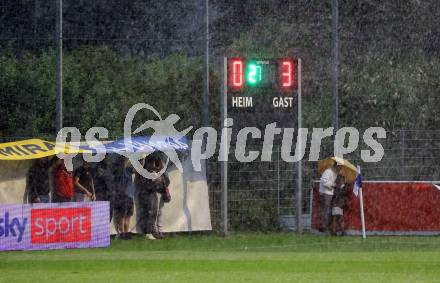 Fussball OEFB Cup. SAK gegen Sturm Graz.  Regenunterbrechung. KLagenfurt, am 22.7.2023.
Foto: Kuess






---
pressefotos, pressefotografie, kuess, qs, qspictures, sport, bild, bilder, bilddatenbank