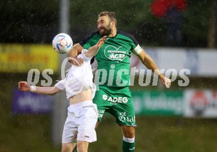 Fussball Kaerntner Liga. Lendorf gegen Landskron. Mario Zagler   (Lendorf),   Julian Brandstaetter  (Landskron). Lendorf, am 4.8.2023.
Foto: Kuess



---
pressefotos, pressefotografie, kuess, qs, qspictures, sport, bild, bilder, bilddatenbank