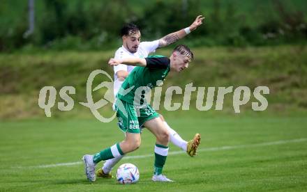 Fussball Kaerntner Liga. Lendorf gegen Landskron.  Michael Morgenstern (Lendorf),    Nemanja Lukic (Landskron). Lendorf, am 4.8.2023.
Foto: Kuess



---
pressefotos, pressefotografie, kuess, qs, qspictures, sport, bild, bilder, bilddatenbank