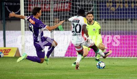 Fussball Bundesliga. SK Austria Klagenfurt gegen WAC.   Thorsten Mahrer, Phillip Menzel,  (Klagenfurt), Augustine Boakye   (WAC).  Klagenfurt, am 9.8.2023.
Foto: Kuess
---
pressefotos, pressefotografie, kuess, qs, qspictures, sport, bild, bilder, bilddatenbank