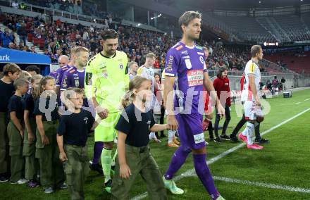 Fussball Bundesliga. SK Austria Klagenfurt gegen WAC.  Thorsten Mahrer, Phillip Menzel (Klagenfurt).  Klagenfurt, am 9.8.2023.
Foto: Kuess
---
pressefotos, pressefotografie, kuess, qs, qspictures, sport, bild, bilder, bilddatenbank